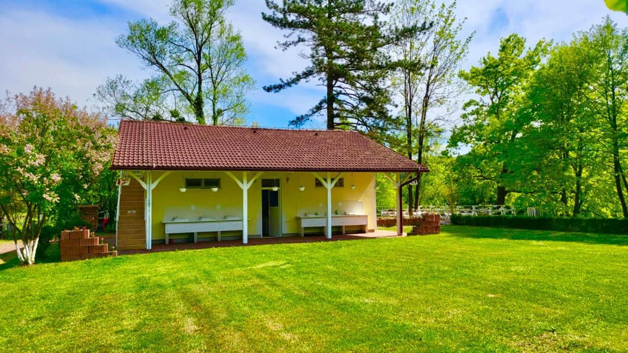 Una Kamp Hotel Bosanska Krupa Exterior foto
